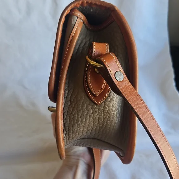 Vintage Dooney & Bourke Classic Tan and Brown Leather Crossbody Bag - Picture 6 of 13